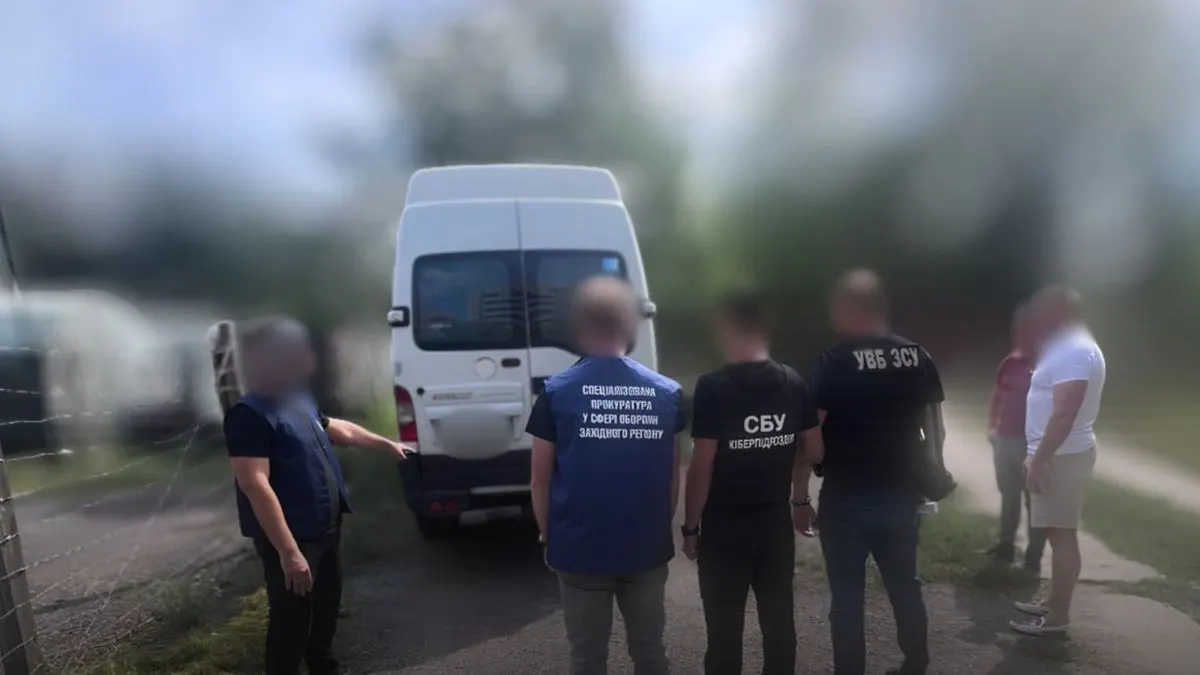Військові на службовому авто намагалися вивезти чоловіка за кордон