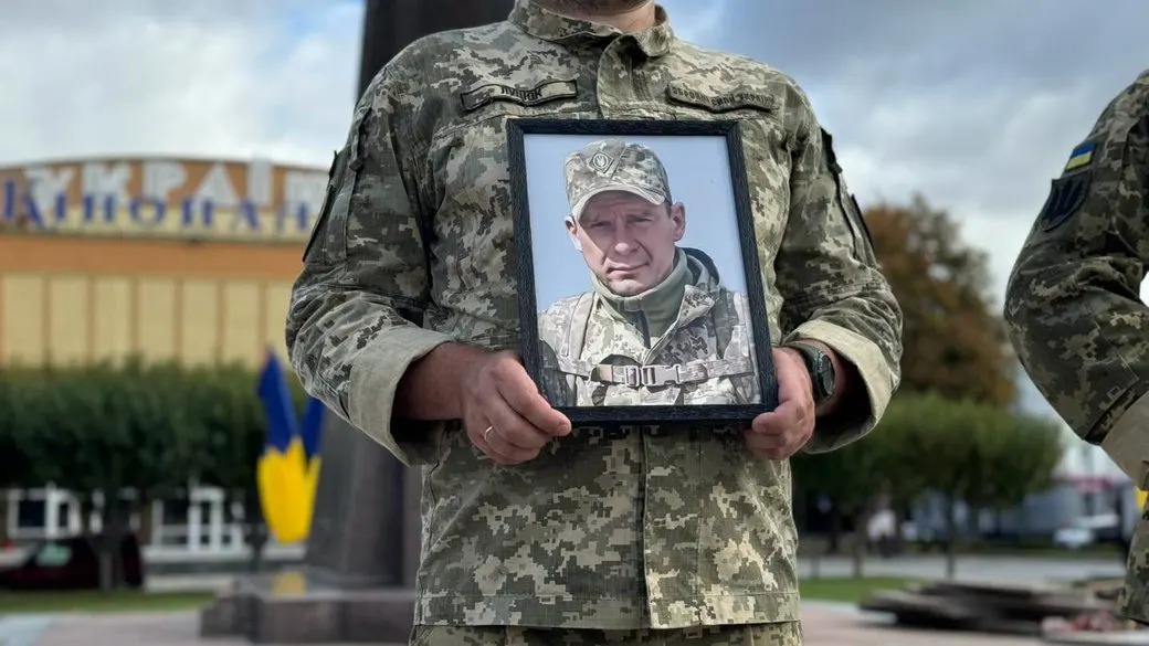 У Рівному попрощалися з військовим Олександром Голенком