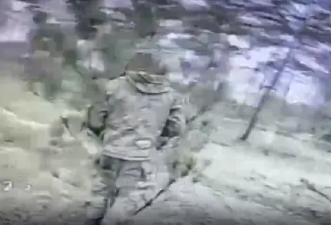 Окупант маскувався сосновою гілкою, але FPV-дрон ліквідував його
