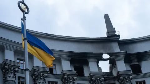 Війна трансформує українську державність: сильніша оборона, суперечливе управлін