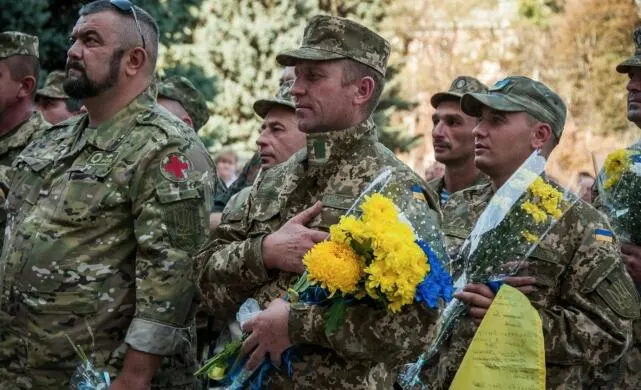 Петиція про демобілізацію військових 50+ із трьома діагнозами з'явилася на сайті Кабміну