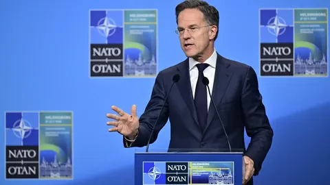 Рютте в Оксфордширі: НАТО потрібно більше Британії та Європи
