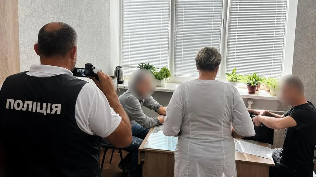 На Сумщині лікарю повідомили про підозру через вимагання грошей у військового