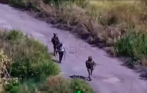 Під Лиманом бійці ЗСУ врятували літнього чоловіка, який два дні був без їжі та в
