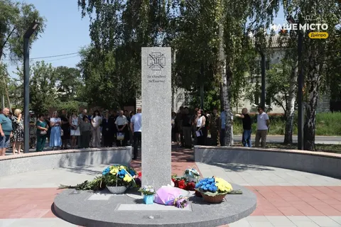 У Дніпрі відкрили перший районний меморіал загиблим захисникам