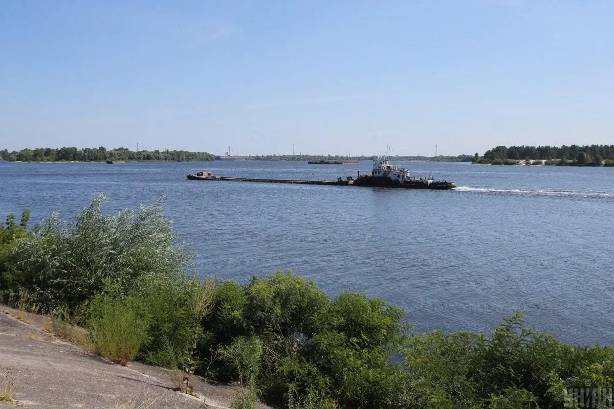 Суліна пропустила 15-16 суден перед закриттям через шторм