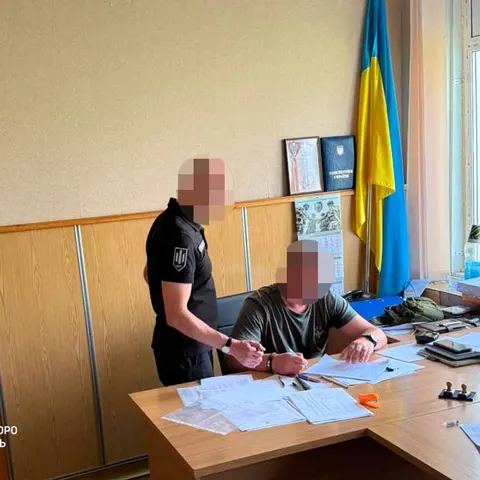 На Чернігівщині сержанту ТЦК загрожує 12 років за зламану руку чоловіку