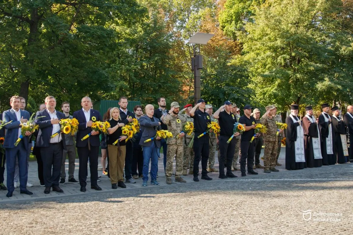 У Дніпрі вшанували захисників, які загинули за Україну