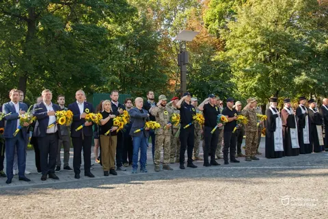 У Дніпрі вшанували захисників, які загинули за Україну
