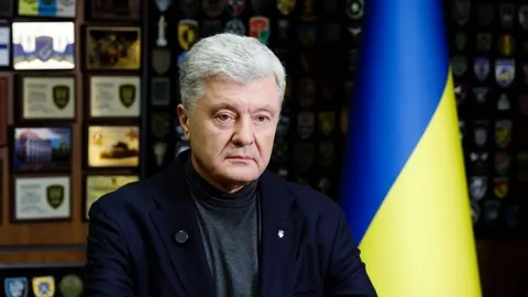 Порошенко: можливе постачання літаків для протидії «Шахедам»