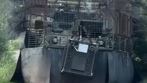 Українські військові евакуювали НРК з поля бою на Stryker