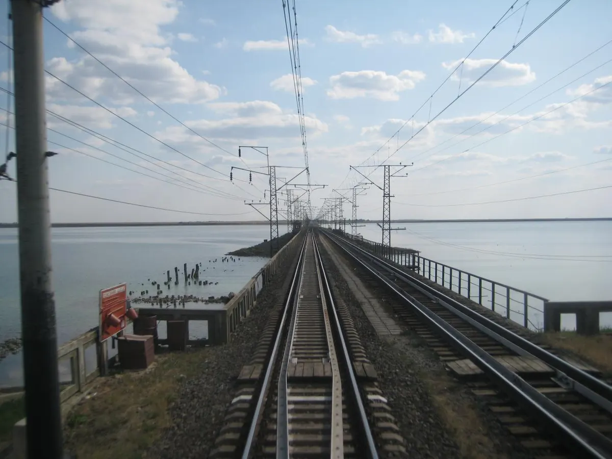 ЗСУ уразили два залізничні мости до Криму та склад морських дронів