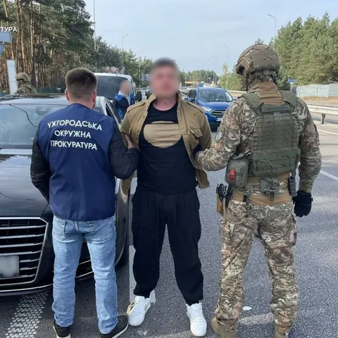 Шахрай, який ошукав матір загиблого військового на 6,6 млн грн, отримав 8 років
