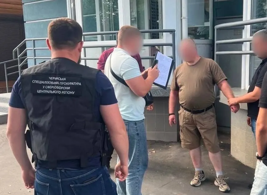 Адвоката на Черкащині підозрюють у вимаганні $12 тисяч за вплив на військових посадовців