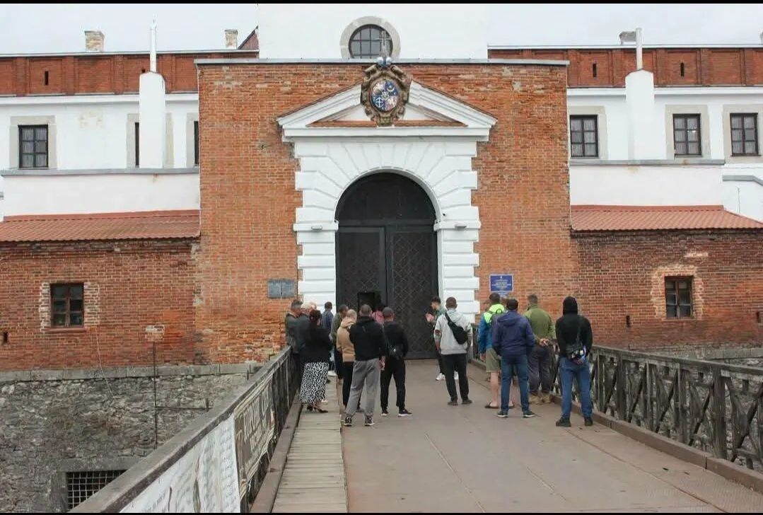 Дубенський замок відвідали близько 500 військових у межах реабілітаційних поїздок