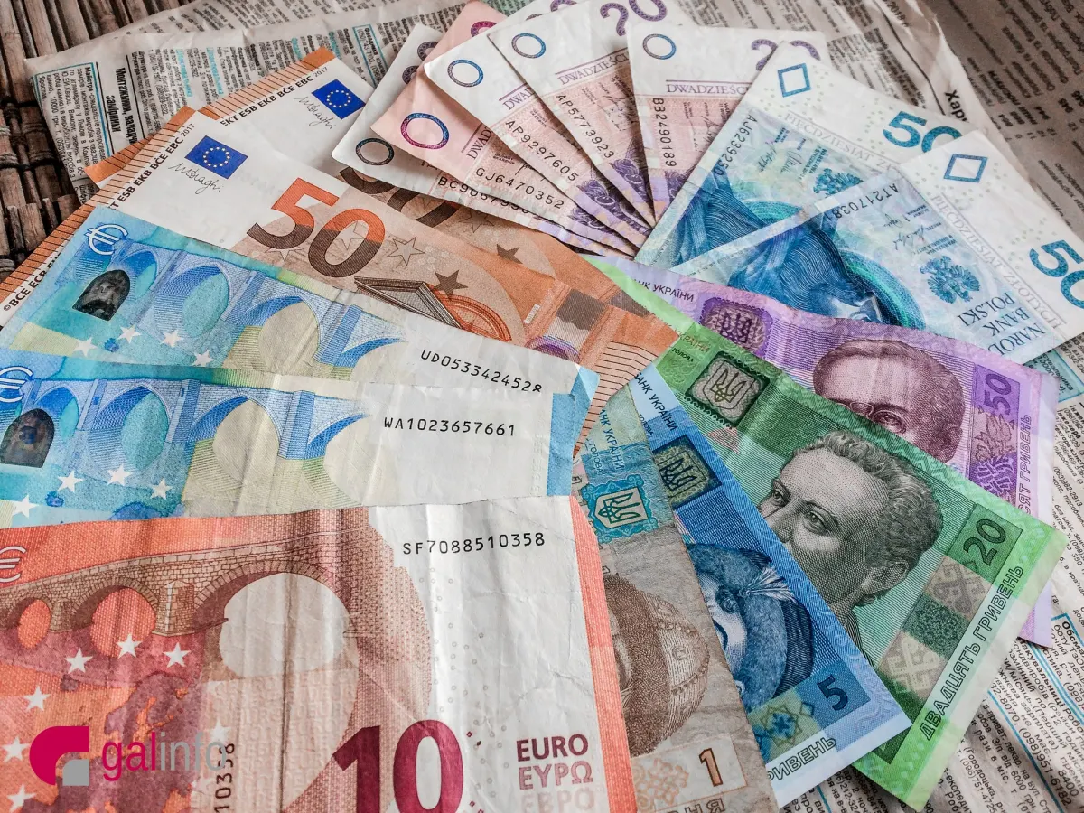 НБУ вчетверо збільшує ліміт на купівлю безготівкової валюти для українців