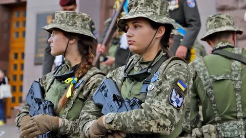 У ЦПД запевняють: мобілізації жінок в Україні не буде