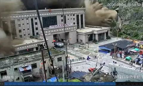 Число зниклих безвісти після зсуву на кордоні Непалу і Тибету перевищило 550