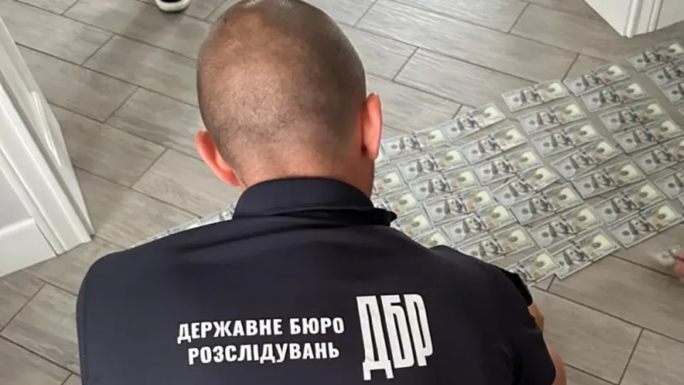 ДБР: бухгалтери військової частини отримували по 100 тисяч «бойових»