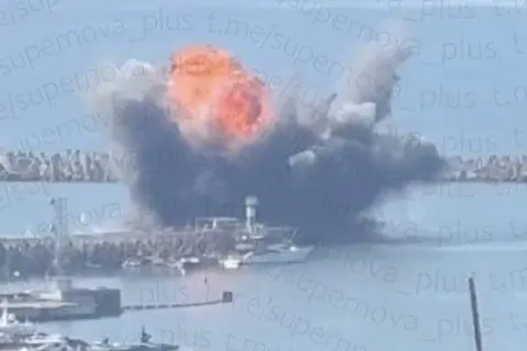У порту Сочі дрон ВМС уразив російське судно NEFRIT