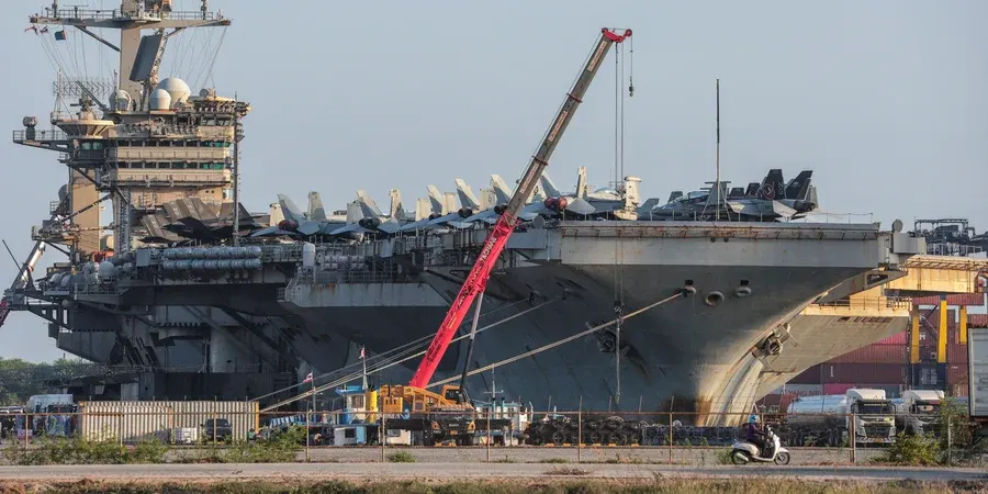 Авіаносець USS Abraham Lincoln повернувся до порту з іржею після 286 днів у морі