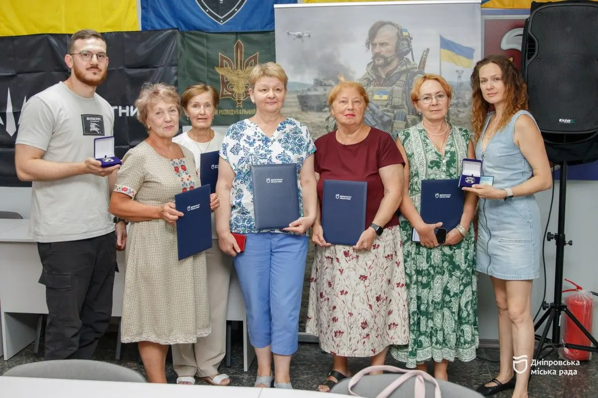 У Дніпрі до Дня Незалежності нагородили волонтерів, які допомагають військовим
