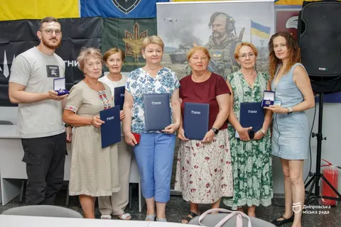 У Дніпрі до Дня Незалежності нагородили волонтерів, які допомагають військовим