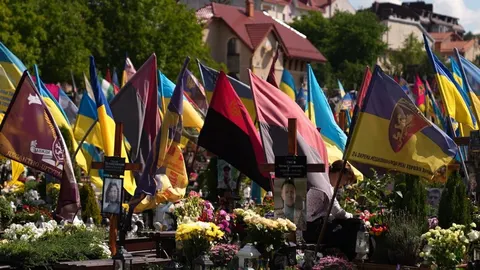 У Львові на Личаківському цвинтарі вшанували пам'ять загиблих військових