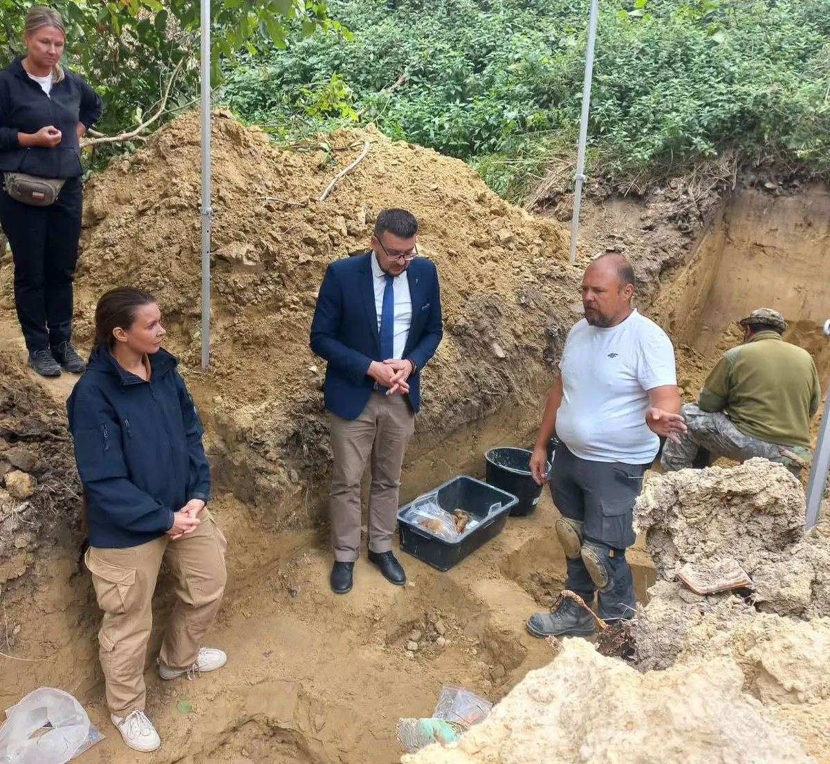 На Голосківському кладовищі у Львові виявили 90 останків військових