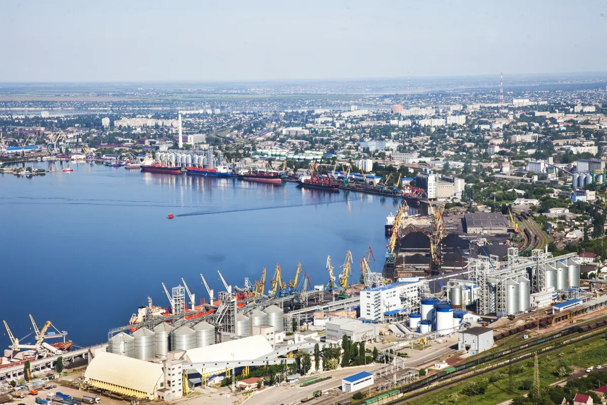 Росія вдарила по портовій інфраструктурі Миколаївщини: пошкоджено цивільне судно